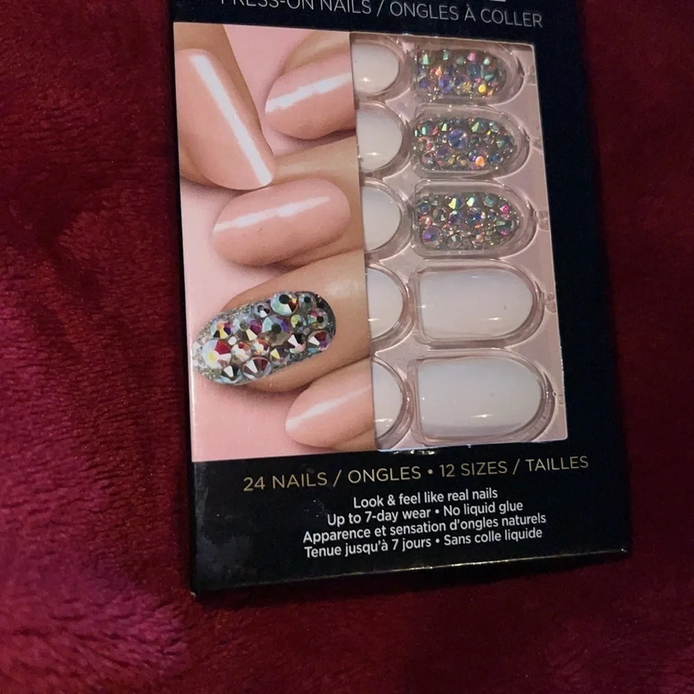 L'Oreal Paris  Colour Riche Press On Nails Glitter - Picture 5 of 8